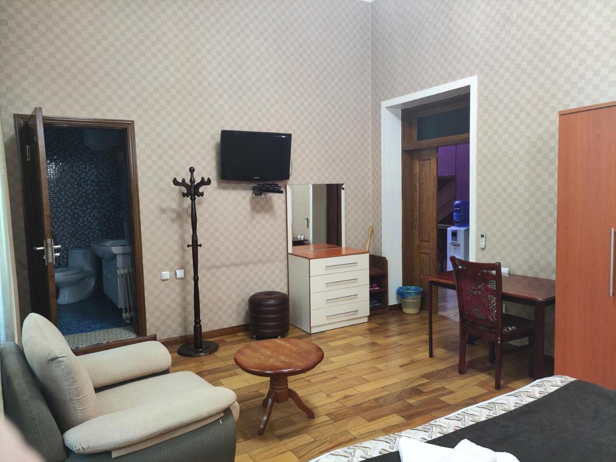Hotel Almos Dushanbe Esterno foto